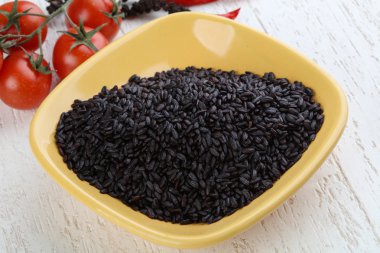 Ham siyah yabani pirinç