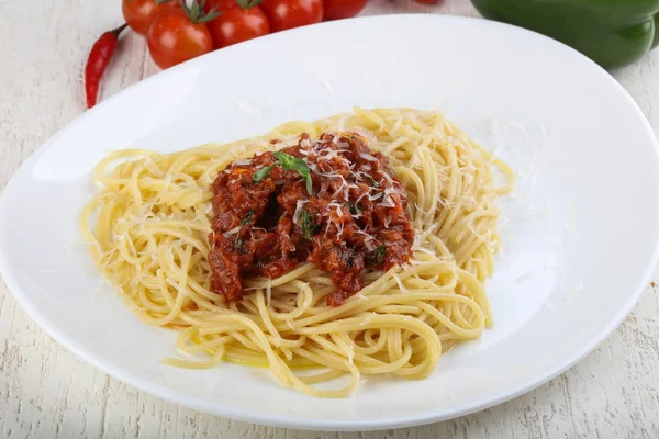 Spaghetti bolognais au basilic — Photo