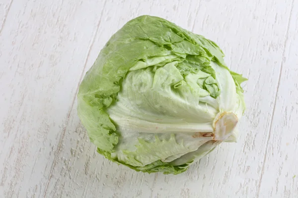 Insalata di iceberg fresca matura — Foto Stock