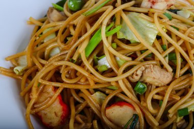 Deniz ürünleri ile Asya makarna