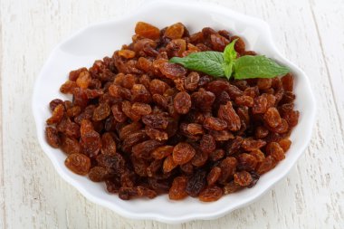 Kabın içinde tatlı kuru üzüm