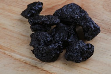 Kurutulmuş Erik yığın 