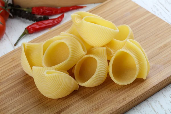 Rohe italienische Pasta - Schnecke — Stockfoto