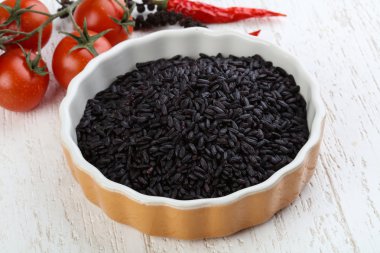 Ham siyah yabani pirinç