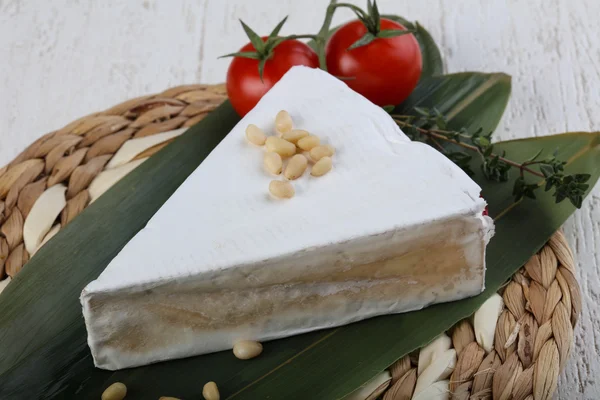 Delicioso queijo Brie — Fotografia de Stock