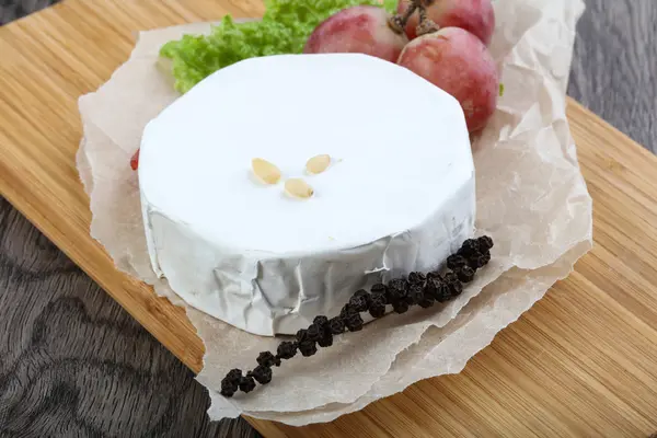 Köstlicher Brie-Käse — Stockfoto