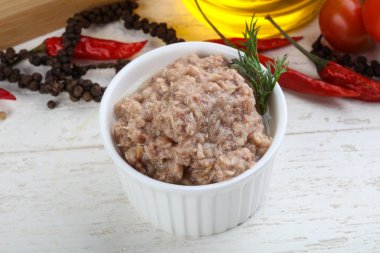 Konserve ton balığı et