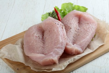 çiğ hindi göğsü