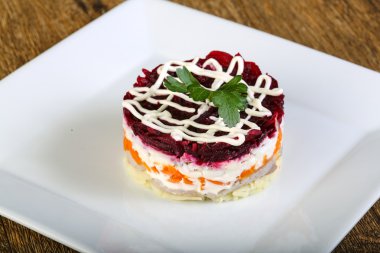 Rus ringa balığı salatası