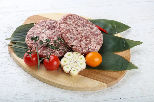 Rohe Burger-Schnitzel — Stockfoto