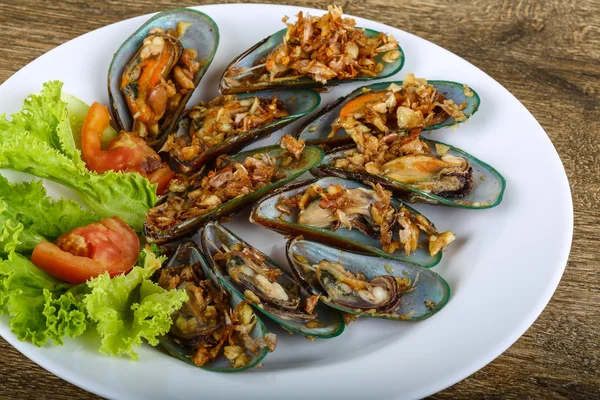 Taze midye sarımsak ile