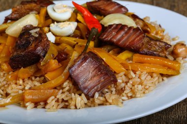 Geleneksel pilav ile sığır eti