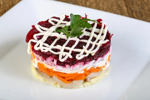 Rus ringa balığı salatası