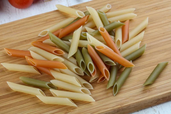 Kolor surowego makaronu penne — Zdjęcie stockowe