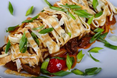 Omlet ile lezzetli makarna