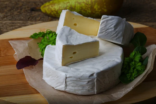 Lahodný sýr camembert — Stock fotografie