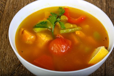 Sıcak somon çorbası