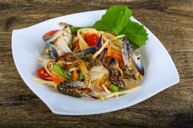 Geleneksel Tay baharat Yengeç Salatası