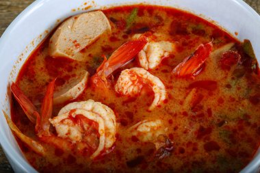 Geleneksel Tom yam çorbası
