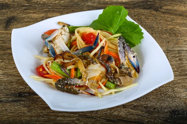 Traditioneller thailändischer Gewürzkrabbensalat — Stockfoto