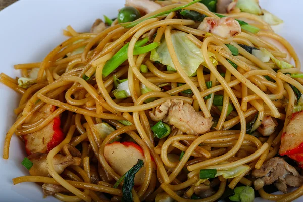 Deniz ürünleri ile Asya makarna