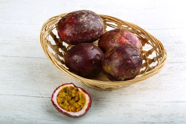 Tatlı tropikal tutku meyve