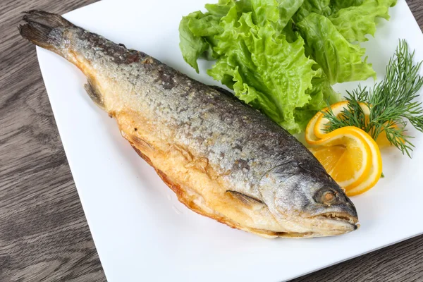 Kızarmış alabalık balık