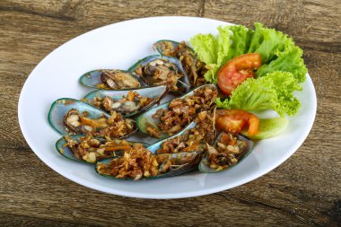 Taze midye sarımsak ile