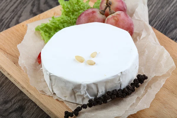 Köstlicher Brie-Käse — Stockfoto