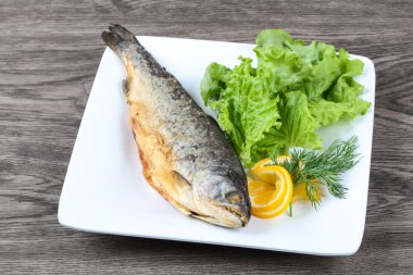 Kızarmış alabalık balık