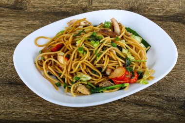 Deniz ürünleri ile Asya makarna