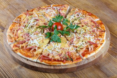 Taze ev yapımı İtalyan Pizza