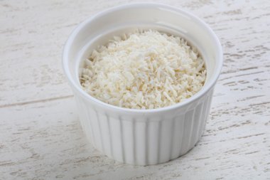 Kabın içinde Hindistan cevizi pul