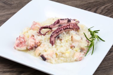 Ahtapot ile lezzetli Risotto