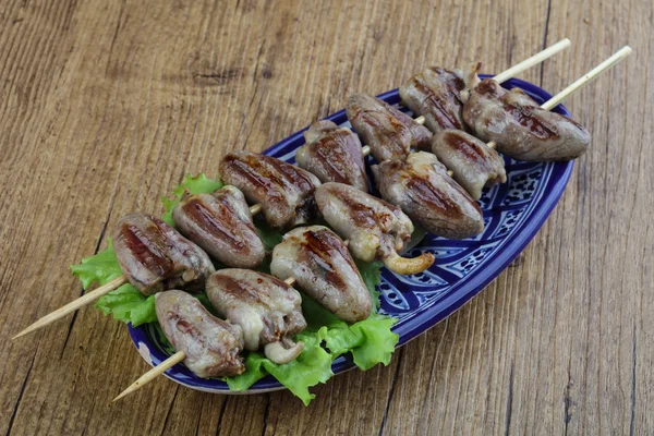 Espetos de corações de frango — Fotografia de Stock