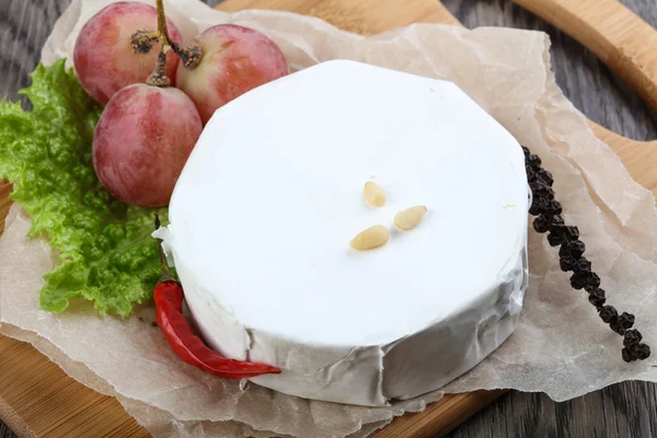 Delicioso queijo Brie — Fotografia de Stock