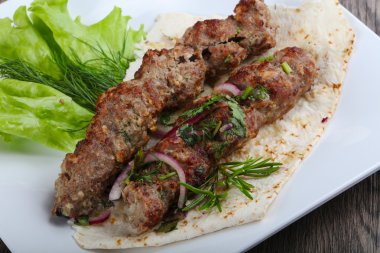 Izgara kuzu kebabı