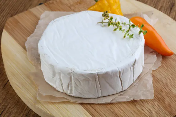 Delizioso formaggio camembert — Foto Stock