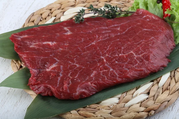 Syrový hovězí steak — Stock fotografie