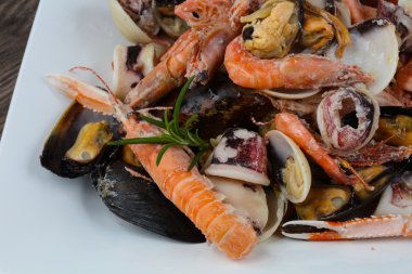 Deniz ürünleri kokteyl meze