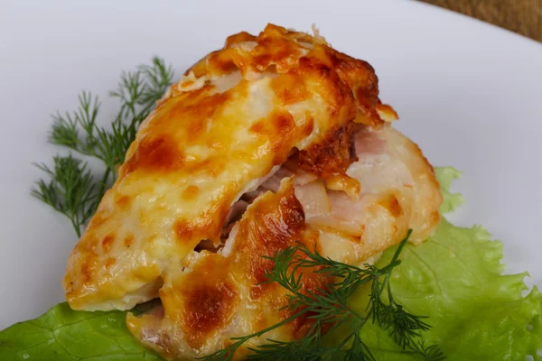 Pechuga de pollo al horno con queso — Foto de Stock