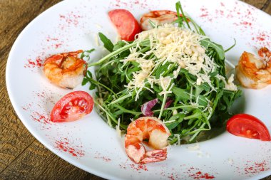 Salata karides ve rucola