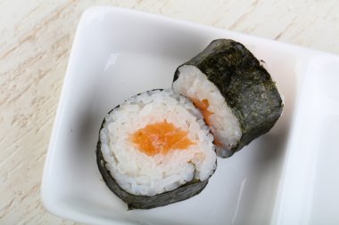 Geleneksel rulo somon ile