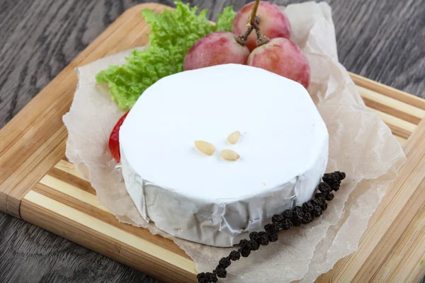 Köstlicher Brie-Käse — Stockfoto