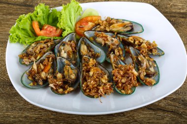 Taze midye sarımsak ile