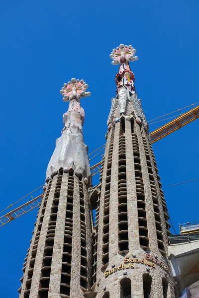 La Sagrada Familia cathedral designed by Gaudi — Stock Photo, Image