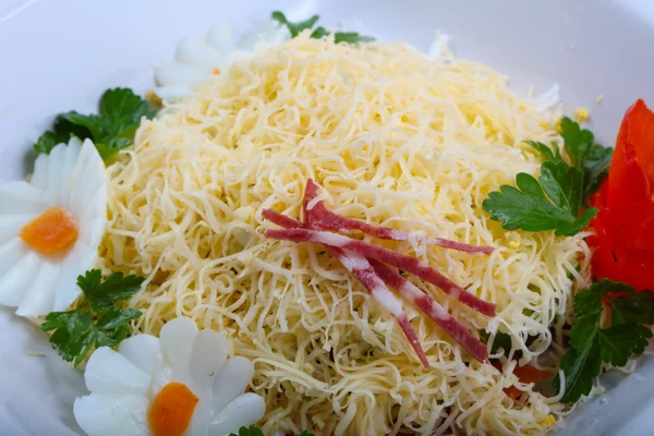 Salada de salame deliciosa — Fotografia de Stock