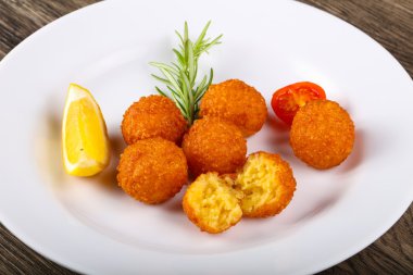 Sıcak peynir topları