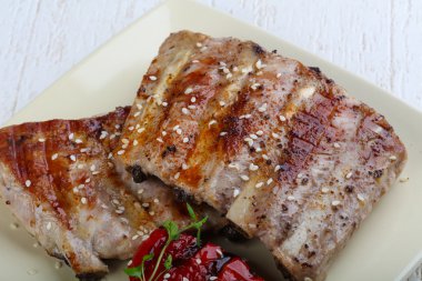 Izgara domuz pirzolası.