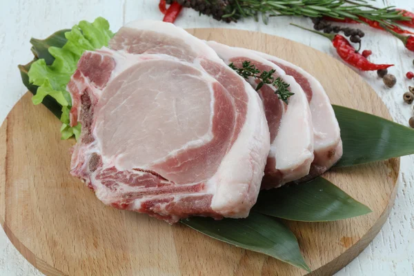 Bistecca di carne di maiale cruda — Foto Stock